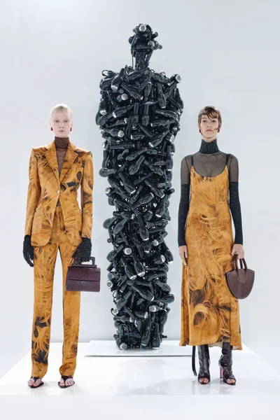 Look 4
